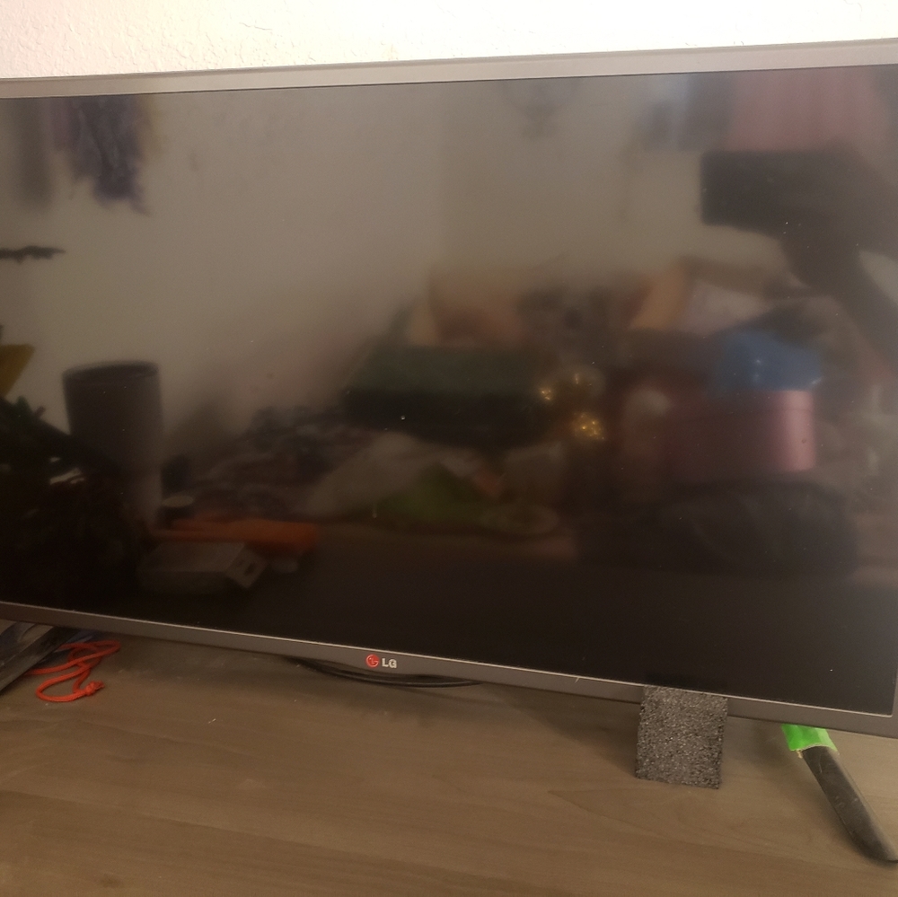 Small TV- LG 32in. - Picture 2 of 3